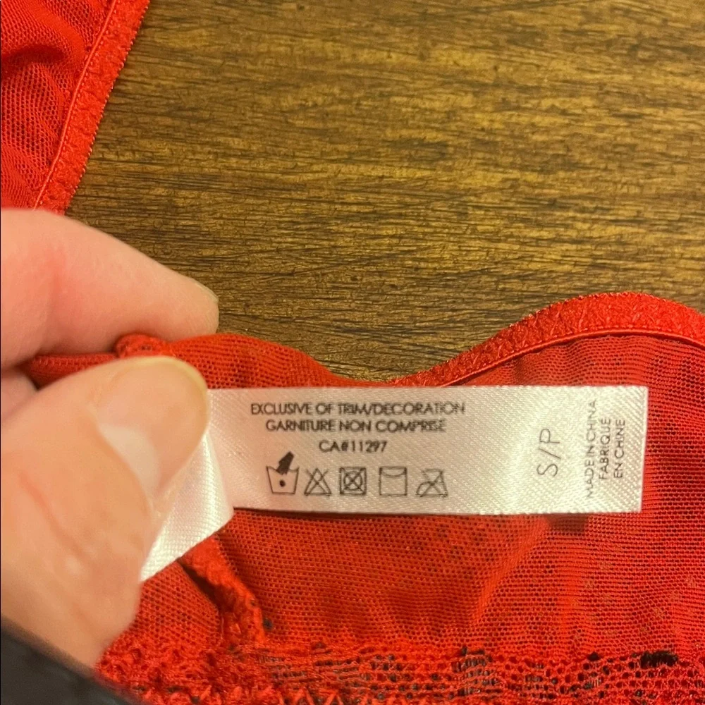 La Vie En Rose Semi-Sheer Red and Black Lace Bralette - Picture 7 of 10